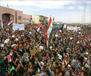   مصر اليوم - مظاهرات في مدن عراقية للتنديد بالمالكي