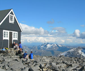 مصر اليوم - فندق فاناراخيتا فوق جبل فاناراكين