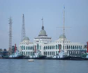   مصر اليوم - تهديدات لقناة السويس بإحداث الفوضى ما لم يتم عزل المستشارين