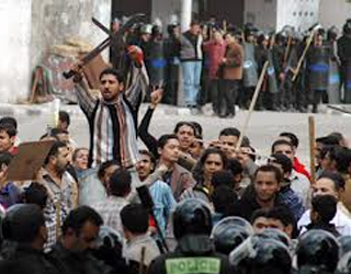   مصر اليوم - صليب هتلر يُوقِع 5 قَتلى في أحداث طائفية