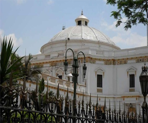   مصر اليوم - الداخلية تفرض طوقًا أمنيًا حول البرلمان ومقر النائب العام