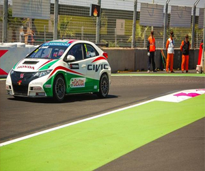   مصر اليوم - الإيطالي تاكيني متسابق هوندا ينطلق من المركز الأول