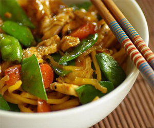   مصر اليوم - المأكولات الصينية بالدجاج والخضروات