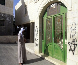   مصر اليوم - كتابة تهديدات على جدران مسجدين في قرية جنوب الضفة الغربية