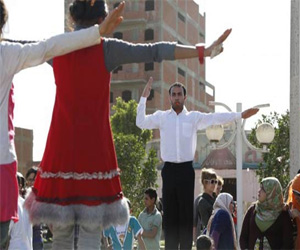   مصر اليوم - مهرجان للرقص في شوارع القاهرة لمواجهة الفتنة الطائفية