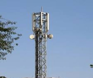 مصر اليوم - السيطرة على حريق في برج لتقوية إحدى شبكات المحمول في الإسماعيلية