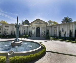   مصر اليوم - كيسي قاسم يعرض منزله في لوس أنجلوس للبيع