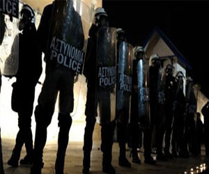   مصر اليوم - مئات المهاجرين في اليونان يضربون عن الطعام