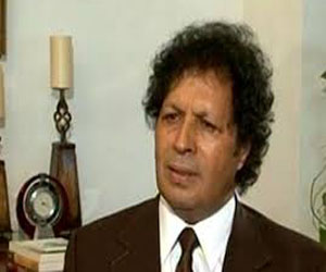   مصر اليوم - حبس أحمد قذاف الدم احتياطيًا على ذمة إتهامه في الشروع بالقتل