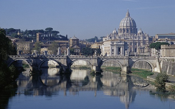   مصر اليوم - الأفلام الإباحية يتم تحميلها في الفاتيكان ومقر إدارة الكنسية الكاثوليكية