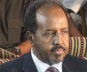   مصر اليوم - الرئيس الصومالي يعد بمكافحة إغتصاب قوات الأمن لصوماليات