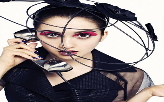   مصر اليوم - لورا مارانو تقلد الليدي غاغا ومايكل جاكسون