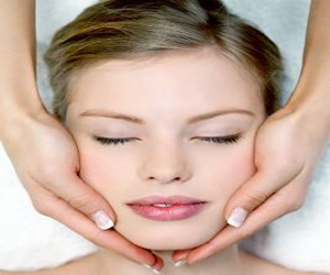 مصر اليوم - الخيار والعسل لتفتيح ونعومة البشرة