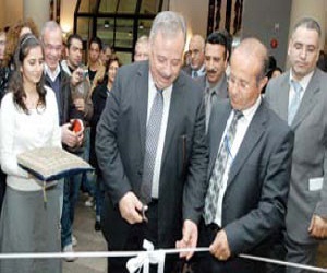 مصر اليوم - الأردني وائل حجازين يقدم شاعرية الماء