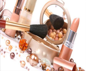   مصر اليوم - مستحضرات التجميل تحتوي على مواد كيميائية لها تأثيرات ضارة