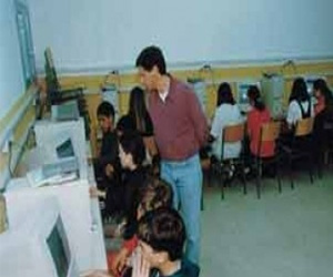   مصر اليوم - مكافأة لمدرسة أسيوط التجريبية بعد نجاح تجربة التعليم الالكتروني