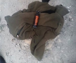   مصر اليوم - صهيوني يتخلى عن عتاده ليفر من حجارة أطفال فلسطينيين