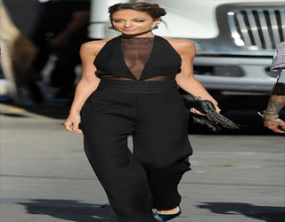   مصر اليوم - نيكول ريتشي في بدلة شفافة مثيرة