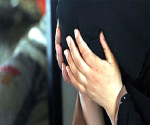   مصر اليوم - حبس ربة منزل جمعت بين زوجين رسميًا في في شبرا الخيمة