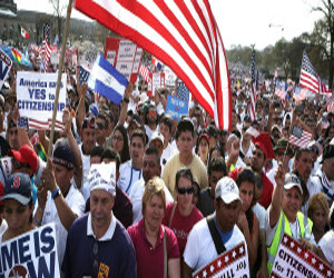   مصر اليوم - عشرات الآلاف يتظاهرون في أميركا للمطالبة بإصلاح قوانين الهجرة