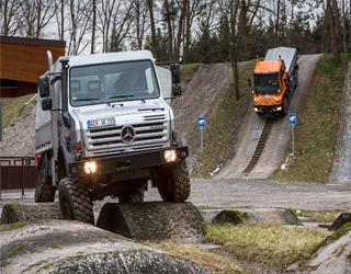   مصر اليوم - جرارات يونيموغ تعود في شكل U4000 2012 الجديد