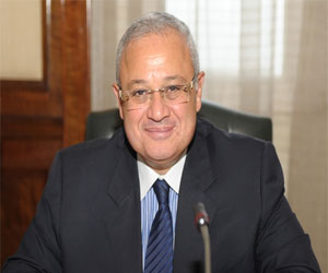   مصر اليوم - زعزوع يقدم العزاء لقيادات الكاتدرائية المرقسية