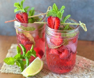   مصر اليوم - مشروب الفراولة والنعناع