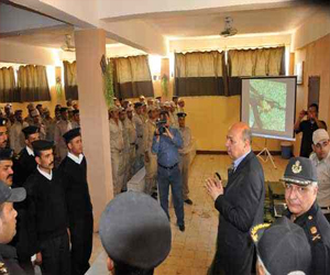   مصر اليوم - مدير أمن القاهرة يزور إدارة التدريب ويشارك الضباط والأفراد فى الرماية