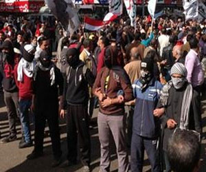   مصر اليوم - ملثمون في مسيرة الإسكندرية تنديدًا بأحداث الكاتدرائية