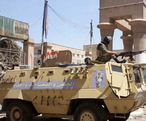   مصر اليوم - قوات الجيش في السويس تلقى القبض على 8 من المشاركين في معركة المنشية