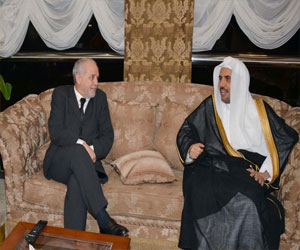   مصر اليوم - وزير العدل الجزائري يصل الرياض