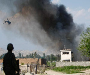   مصر اليوم - سقوط 3 صواريخ على مطار جلال أباد في أفغانستان