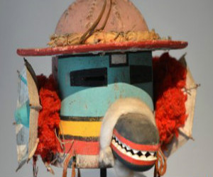   مصر اليوم - بيع أقنعة قبيلة هوبي الأميركية بمبلغ قياسي في مزاد في باريس