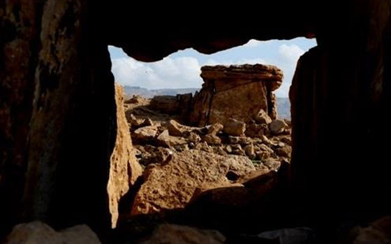 مصر اليوم - المُصور والباحث الأردني عرجان يوثق آثار الدولمن