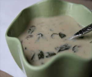   مصر اليوم - حساء السبانخ والمشروم بالكريمة