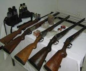   مصر اليوم - ضبط أسلحة وذخائر وأجهزة اتصال شرطية في السويس