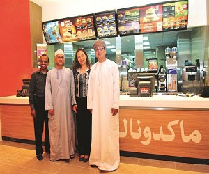   مصر اليوم - افتتاح مطعم ماكدونالدز في صلالة جاردنز مول