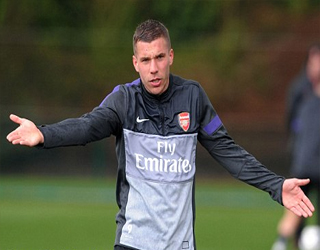 مصر اليوم - مدير آرسنال يُصيب بودوليسكي بالإحباط