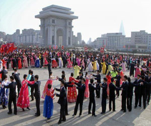   مصر اليوم - كوريا الشمالية تحتفل بعيد ميلاد مؤسسها كيم ايل سونغ