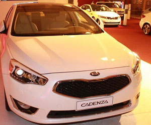 مصر اليوم - كيا تدشن كادينزا 2014 في مهرجان الجنادرية