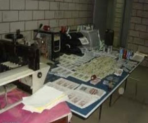   مصر اليوم - ضبط تشكيل عصابي في الإسكندرية تخصص في تزييف العملات