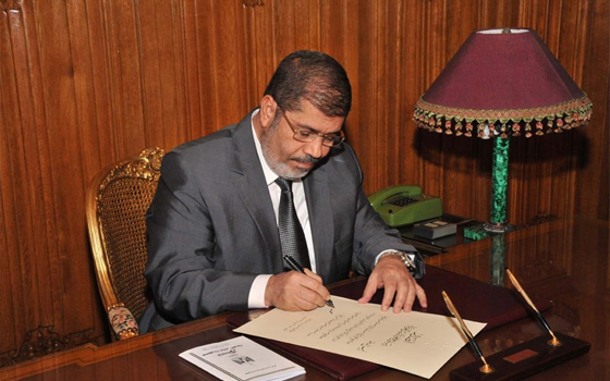 مصر اليوم - إصدار كتاب يرصد إنجازات الرئيس المصري بعد 9 أشهر من توليه السلطة