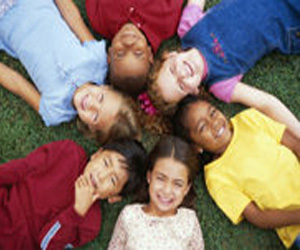 مصر اليوم - علمي أطفالك الاختلاط بالآخرين وتكوين صداقات جديدة