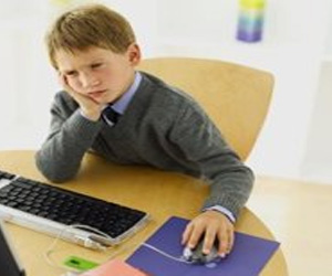 مصر اليوم - ما سبب إدمان الأطفال على الحاسوب ؟