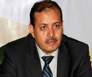 مصر اليوم - معتصمون يجبرون وزير الاعلام على الاستعانة بالجيش