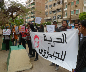 مصر اليوم - احتجاجات أمام القنصلية السعودية في السويس للإفراج عن الجيزاوي