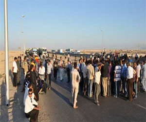 مصر اليوم - وقفة احتجاجية لسائقي العريش لسبب نقص الوقود