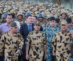 مصر اليوم - السيسي يطلع على استعدادات الجيش للاحتفالات بأعياد سيناء