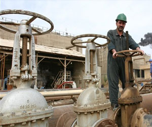 مصر اليوم - وفد النفط العراقية يغادر السويس الجمعة