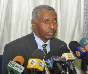   مصر اليوم - والي شرق  دارفور يزور مهاجرية ولبدو ويؤكد ان الأمن أولوية حكومتي